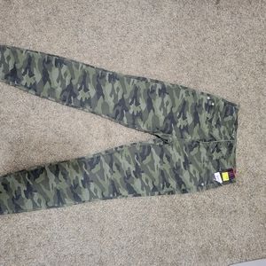 🎉5 for $5 sale!🎉Camouflage skinny jeans